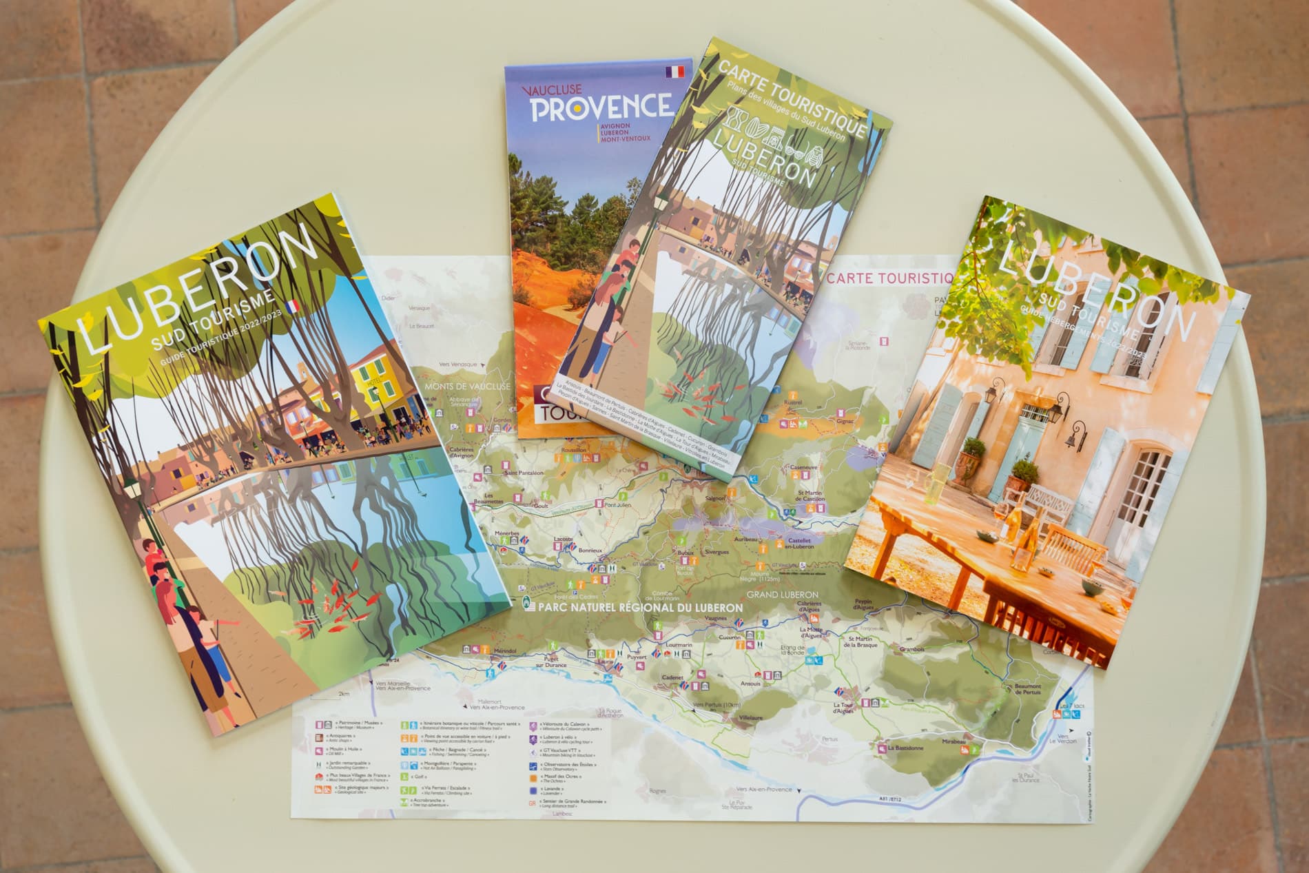 Brochures Luberon Sud Tourisme